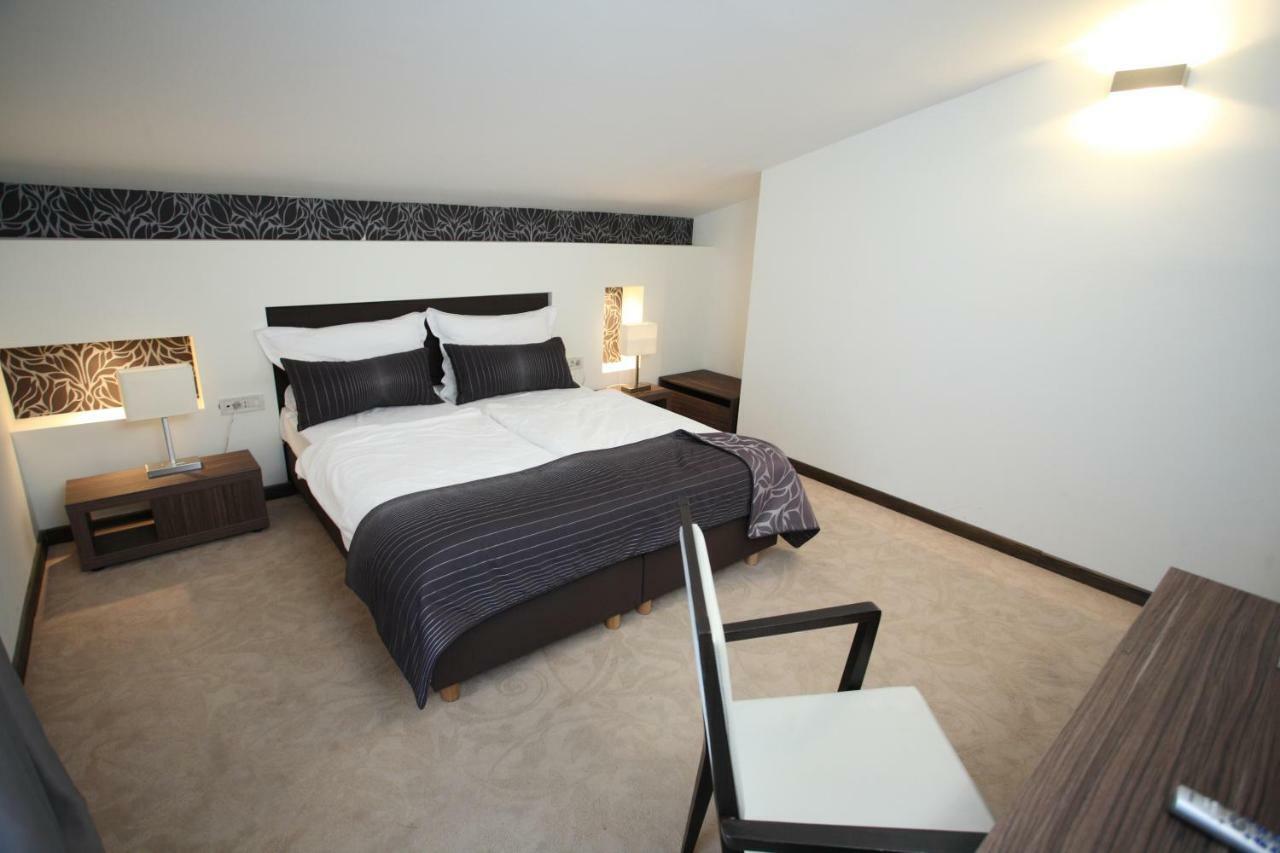 Beach Hotel Split ポドストラナ エクステリア 写真